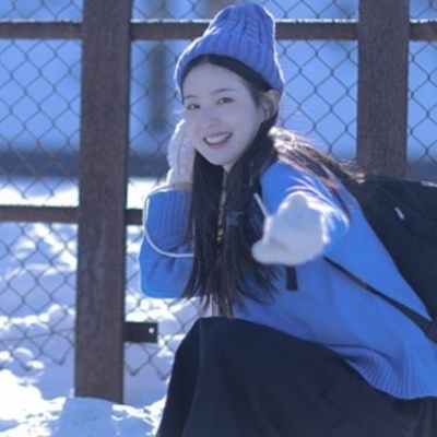 女生黑色衣服高冷头像