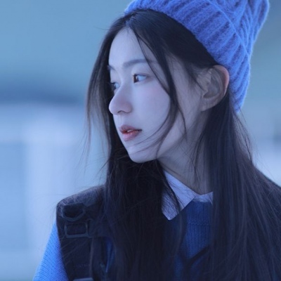 女生黑色衣服高冷头像