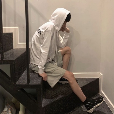 气质潮流耐看的帅气创可贴男生动漫头像图片