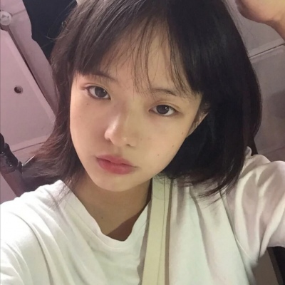 qq高清女生头像带字图片
