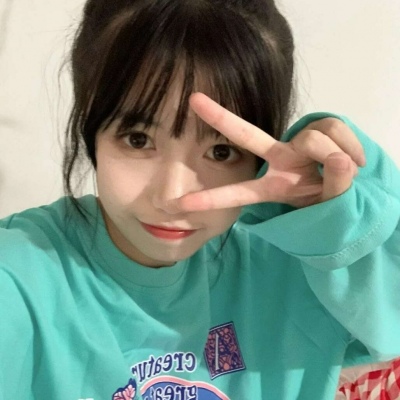 qq高清女生头像带字图片