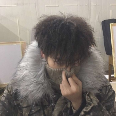 渣男必备的QQ霸气带雨伞的头像男生动漫图片