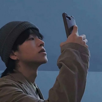 2021最流行冷酷帅气的黑伤感头像男生