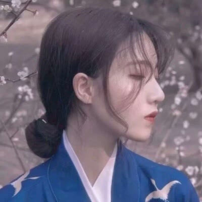头像女生简单气质唯美图片