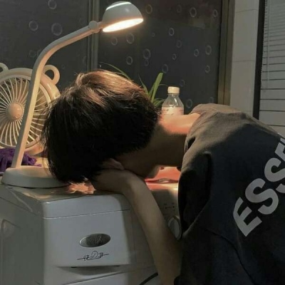 令人瞬间爱上的头像男生动漫微博图片