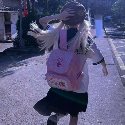 黑色衣服女生头像清新