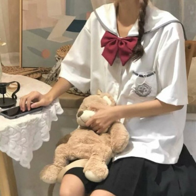 黑色衣服女生头像清新