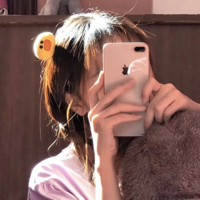 黑色衣服女生头像清新