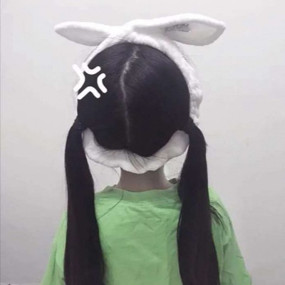 黑色衣服女生头像清新