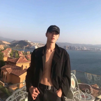 男生动漫头像正直