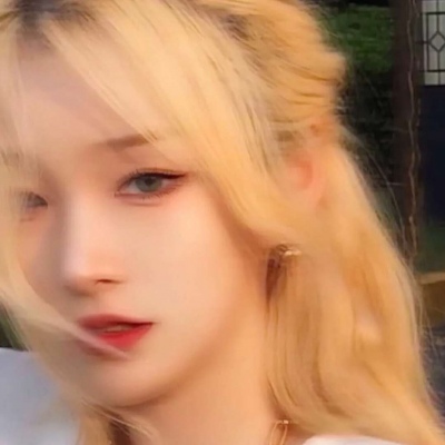 优质好看的2021超火女生头像加白边图片