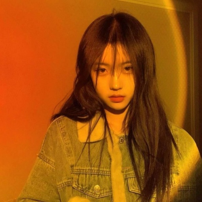 优质好看的2021超火女生头像加白边图片