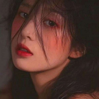 高清红色的2021年微信本命年头像黑白长腿女神头像女生图片