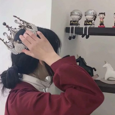 高清红色的2021年微信本命年头像黑白长腿女神头像女生图片