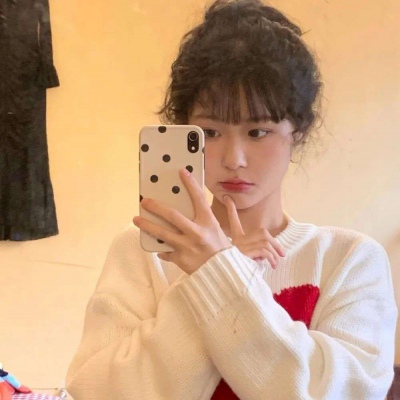 微信头像2021最新的帮女生吹头发的动漫头像图片