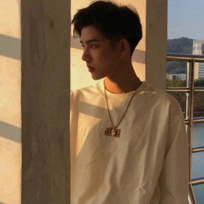 2021一组神仙颜值的高清男生头像 痞帅图片