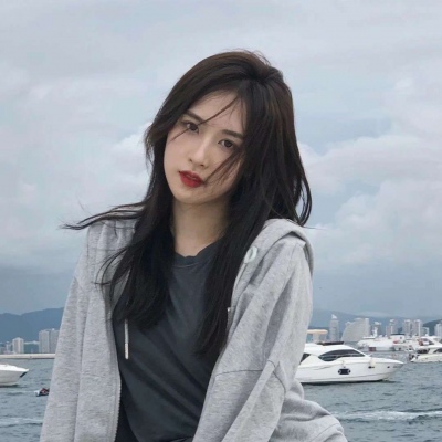 女生抽烟伤感带字头像图片
