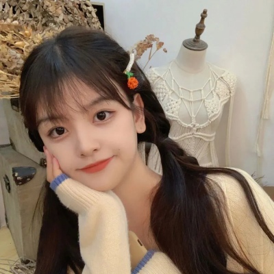 女生抽烟伤感带字头像图片