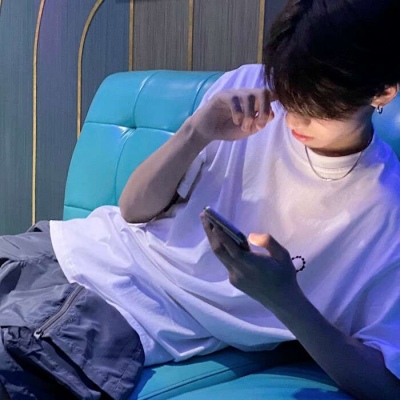 男神才敢用的高级感帅哥头像头像男生孤傲图片