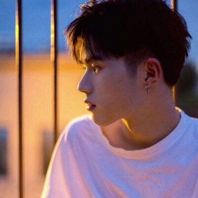 一眼就沦陷的男友力爆棚的头发凌乱的男生头像图片