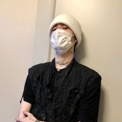 最新稳重清新俊逸的干净头像酷酷的男生图片大全图片