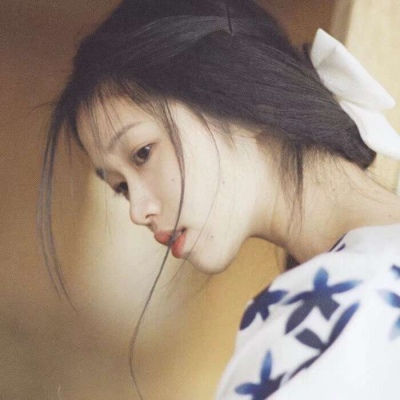 qq头像背影女生唯美伤感