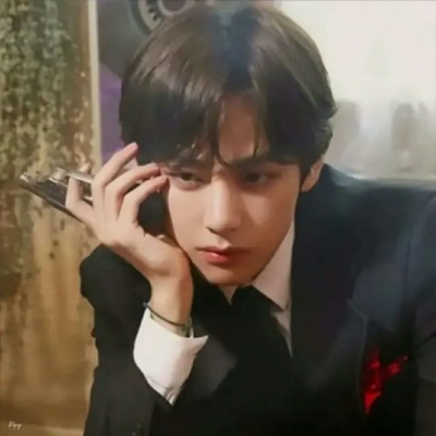 2021温文尔雅英姿飒爽的抱猫卡通头像男生