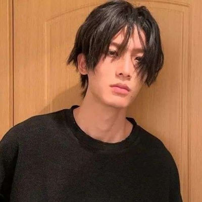 很清新淡雅的头像纯黑的男生什么性格图片