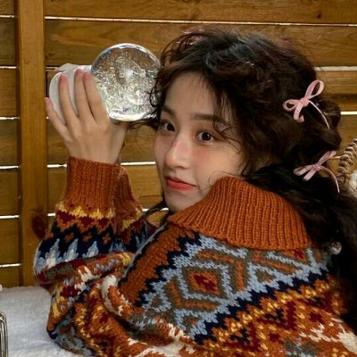 女生嘟嘟嘴超可爱头像
