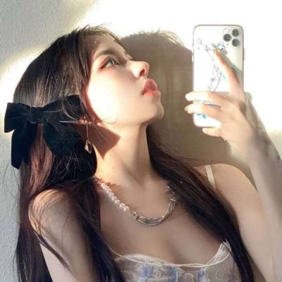 女生嘟嘟嘴超可爱头像