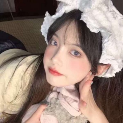 女生嘟嘟嘴超可爱头像