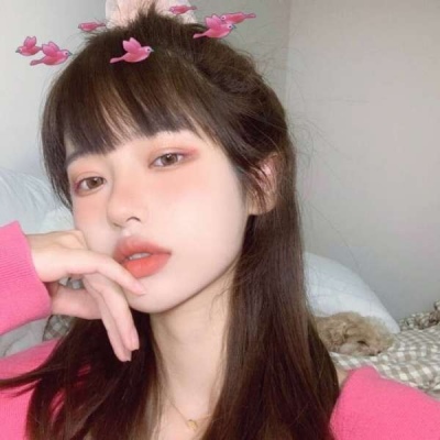 女生嘟嘟嘴超可爱头像