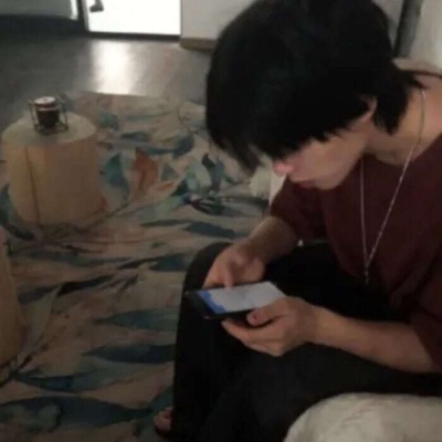 2021很酷很文艺范的动漫男生头像含羞图片