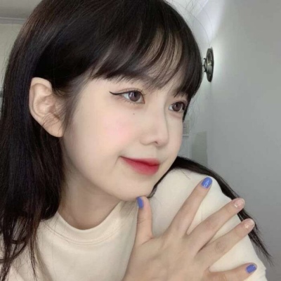 小清新背带裤女生头像