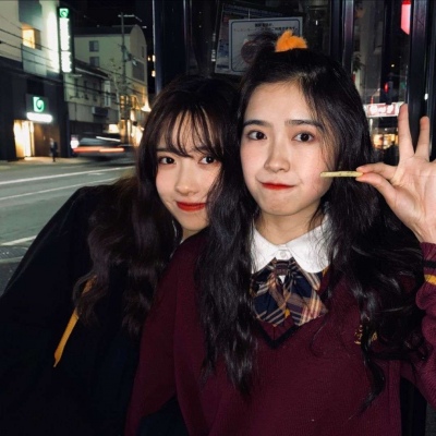 qq牛仔背带裤女生头像