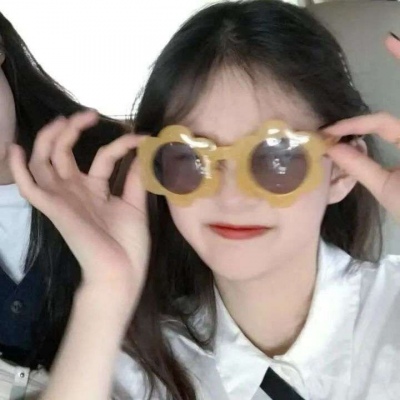 qq牛仔背带裤女生头像