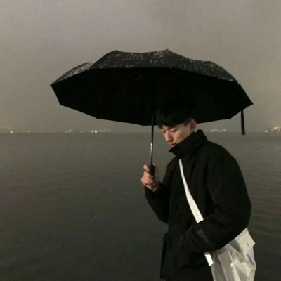 2021男生背影灰色头像图片