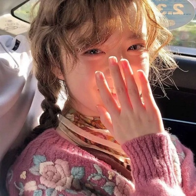 戴复古圆眼镜女生头像