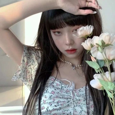 戴复古圆眼镜女生头像