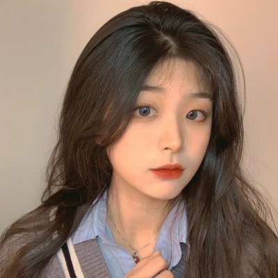 qq头像女生有带字头像