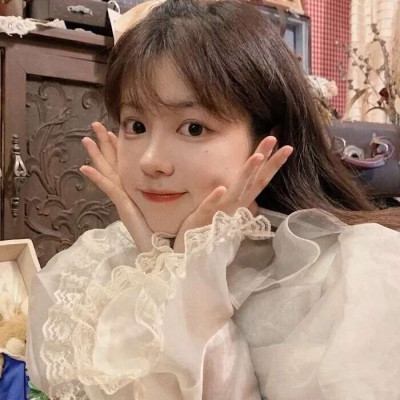 qq头像女生有带字头像