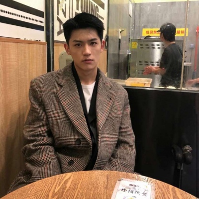 优质戴口罩帽子男生qq头像图片
