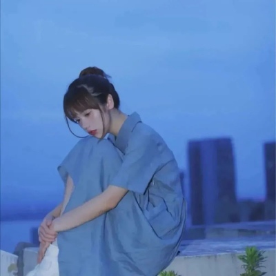 黑白头像情侣 女生带字