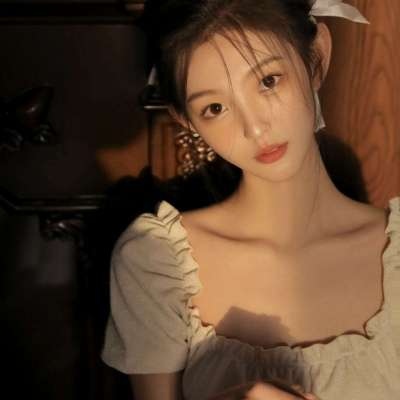 唯美卡通短发女生头像