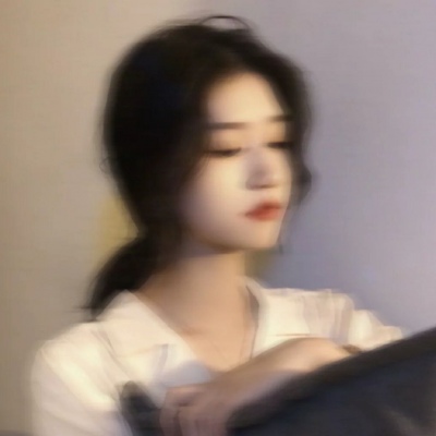 只有半张脸的女生头像