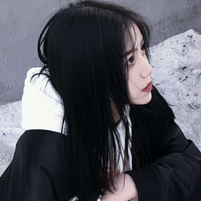 黑白动漫女生头像高清