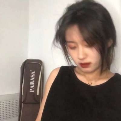 黑白动漫女生头像高清