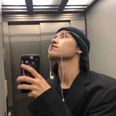 让人感到孤独的霸气不烂大街的男生动漫头像