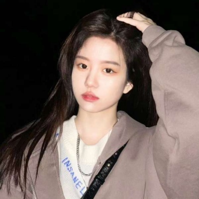 韩版短发女生头像高冷图片