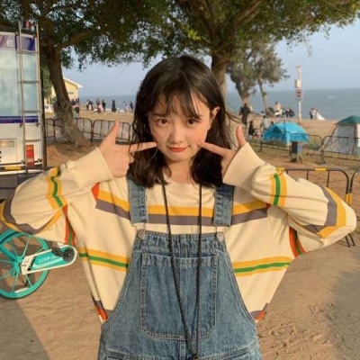 韩版短发女生头像高冷图片
